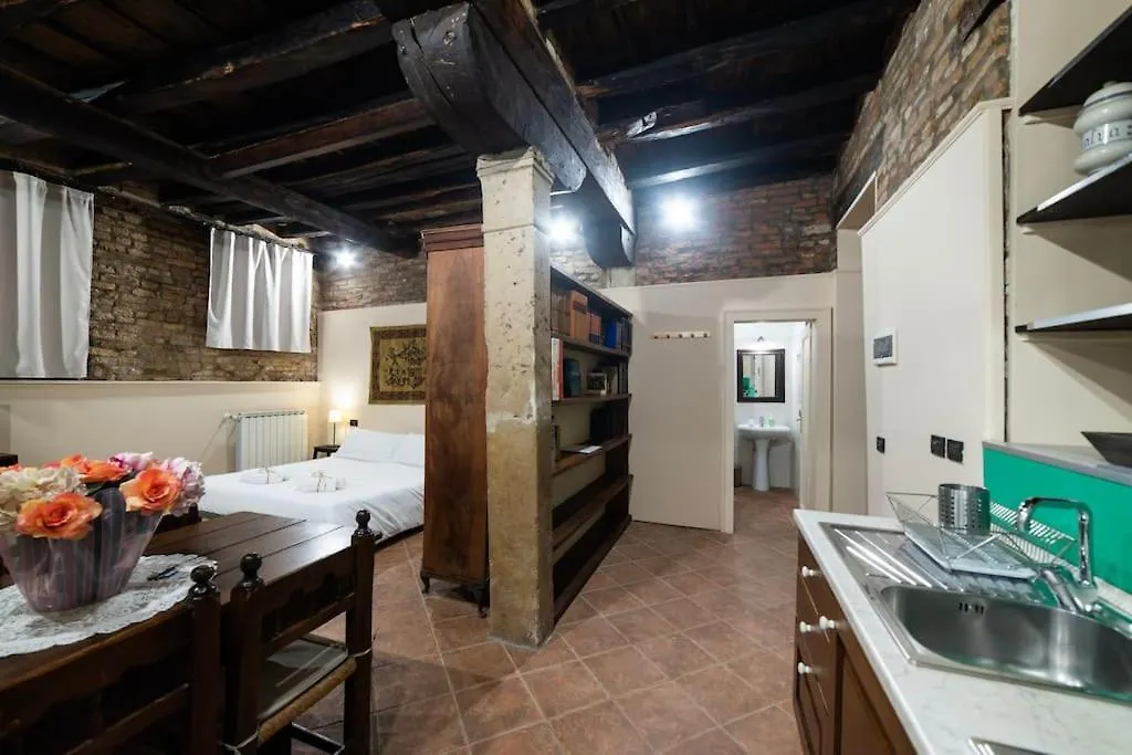 Apartment Charming Open-Space Do Torri Venice