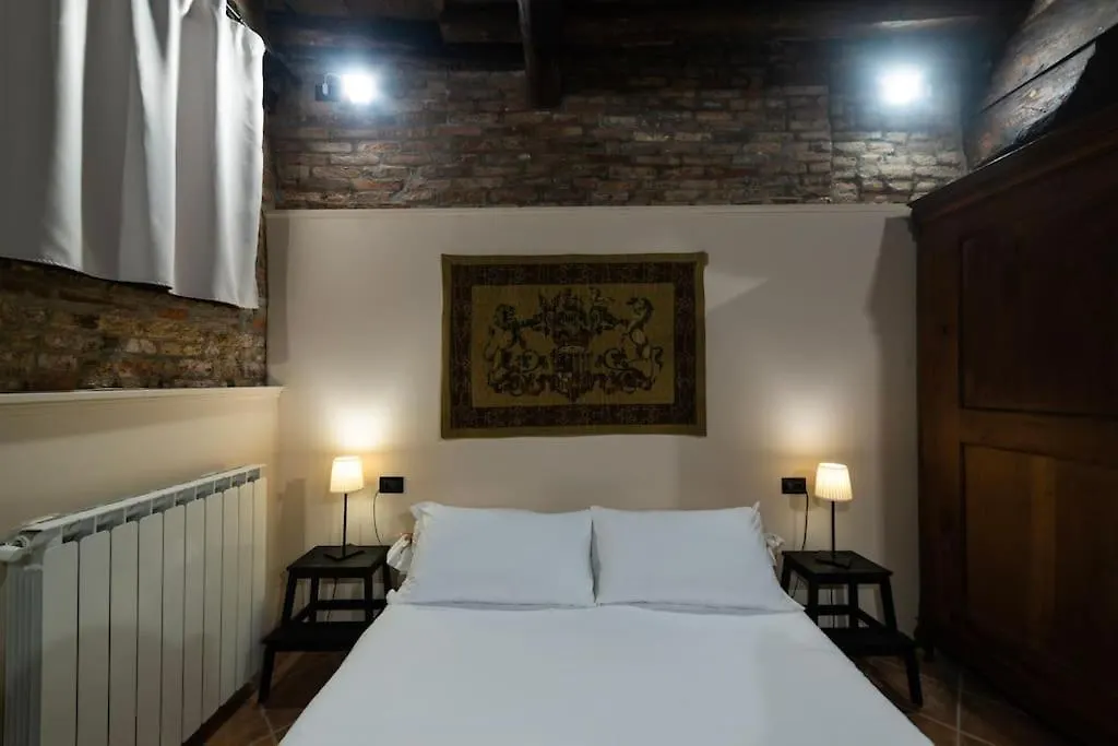 Charming Open-Space Do Torri Venice Italy