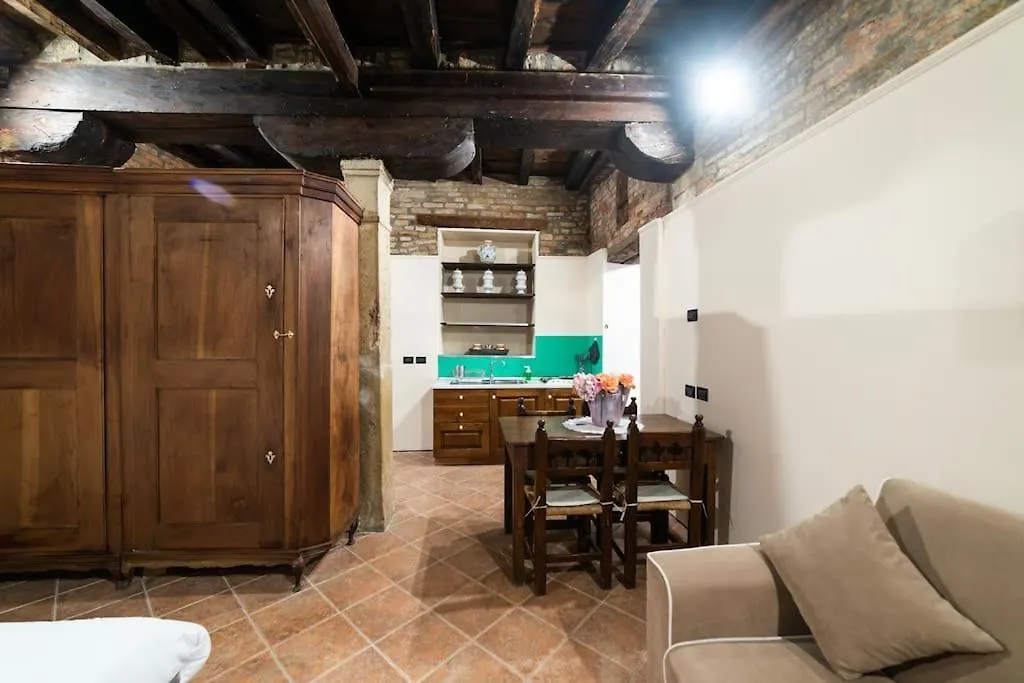 Charming Open-Space Do Torri Venice 0*,  Italy
