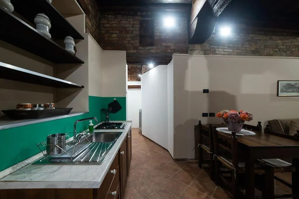 Charming Open-Space Do Torri Venice 0*,  Italy